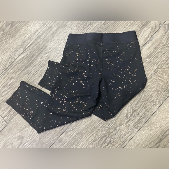 🖤✨ Champion Gold Flecked Black Capri Leggings - Size S ✨🖤 - Picture 2 of 4